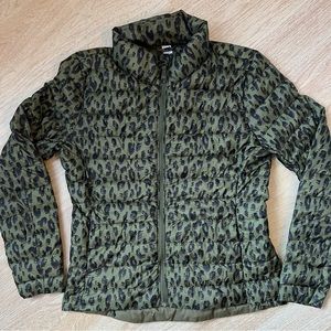 Old Navy NWOT Green Black Quilted Cheetah Print water resistant Puffer Jacket